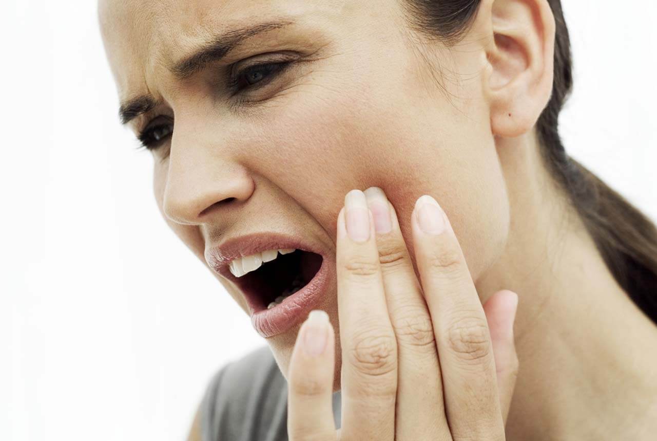 Боль на правой челюсти у женщины