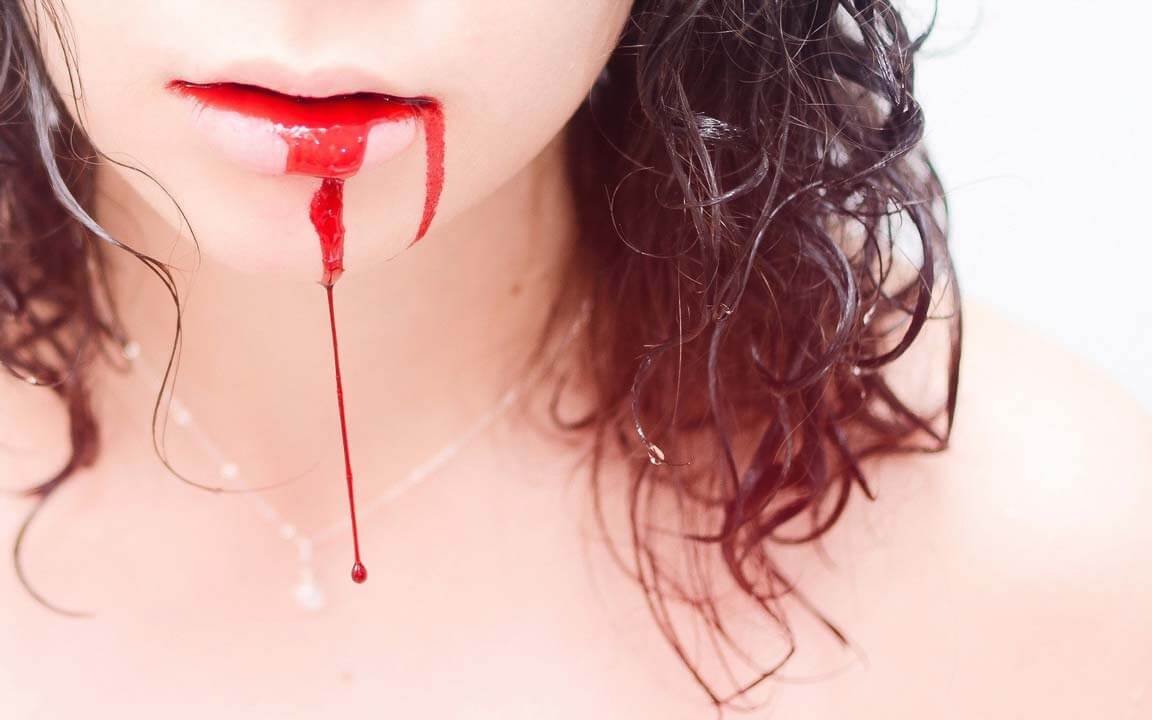 Кровь из рта