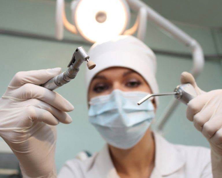 Стоматолог готов к проведению процедуры
